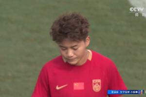 后半场比赛开始，中国女足换人调整，王霜、陈巧珠、李晴潼登场
