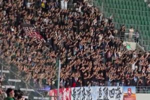 点赞！实拍：兰州球迷在工体内高呼“谢谢北京”